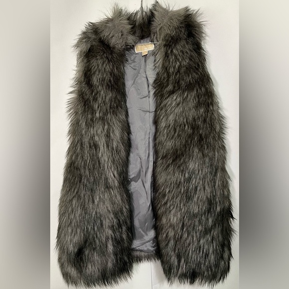 Michael Kors Jackets & Blazers - Michael Kors Faux Coyote Fur Vest Sz M Mob Wife Fall Winter